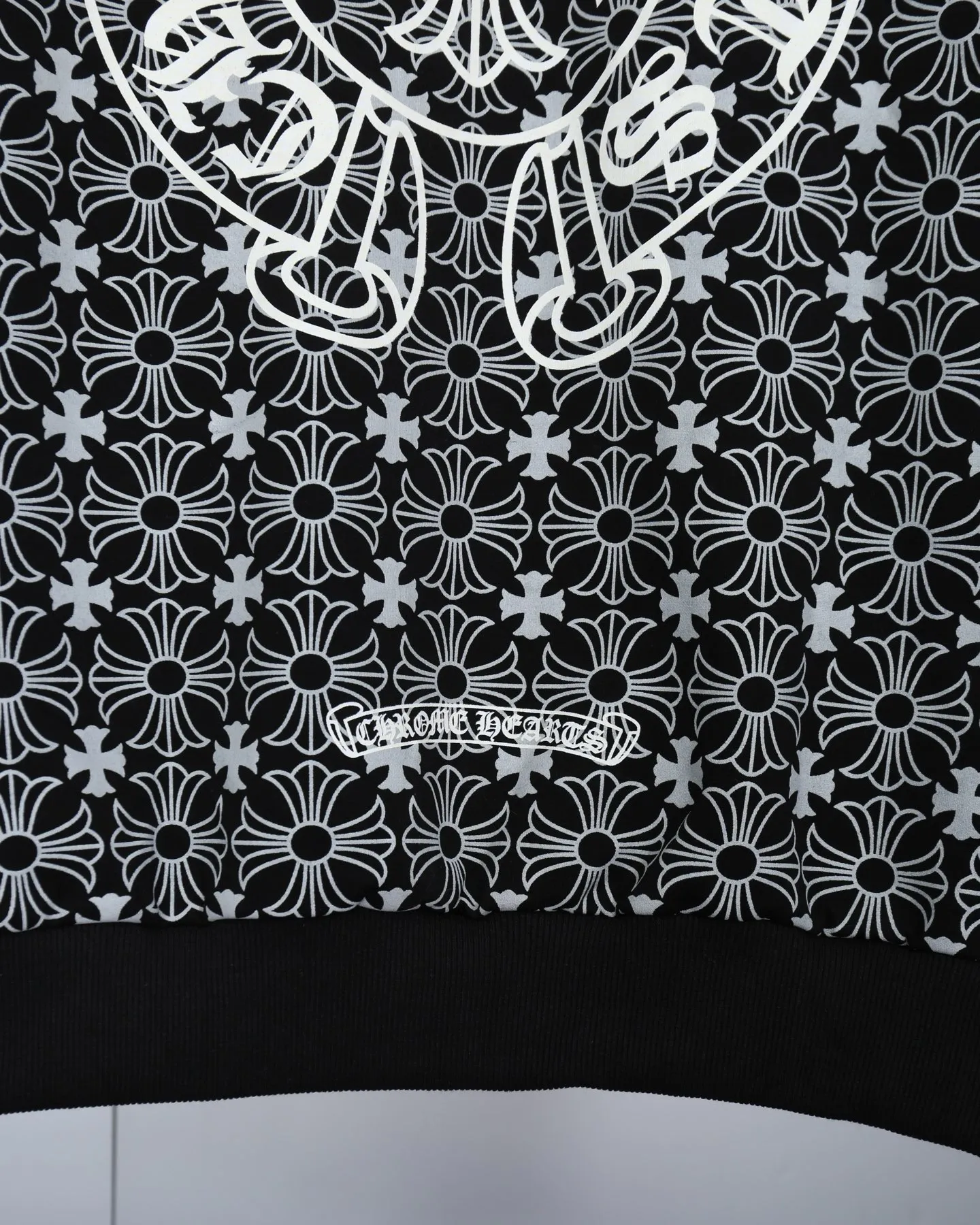 P310 Chrome Hearts/Chrome Hearts new full-print small cross cardigan jacket for men and women - High weight, high density and high quality. The wool is soft, delicate and skin-friendly. It feels soft and silky. It has excellent warmth and skin-friendly properties. - Customized weaving and dyeing, no color difference. No matter the fabric or workmanship details, it is better than the ordinary version on the market. - Hardware zipper accessories are all customized. Full of details. Size: S-XL